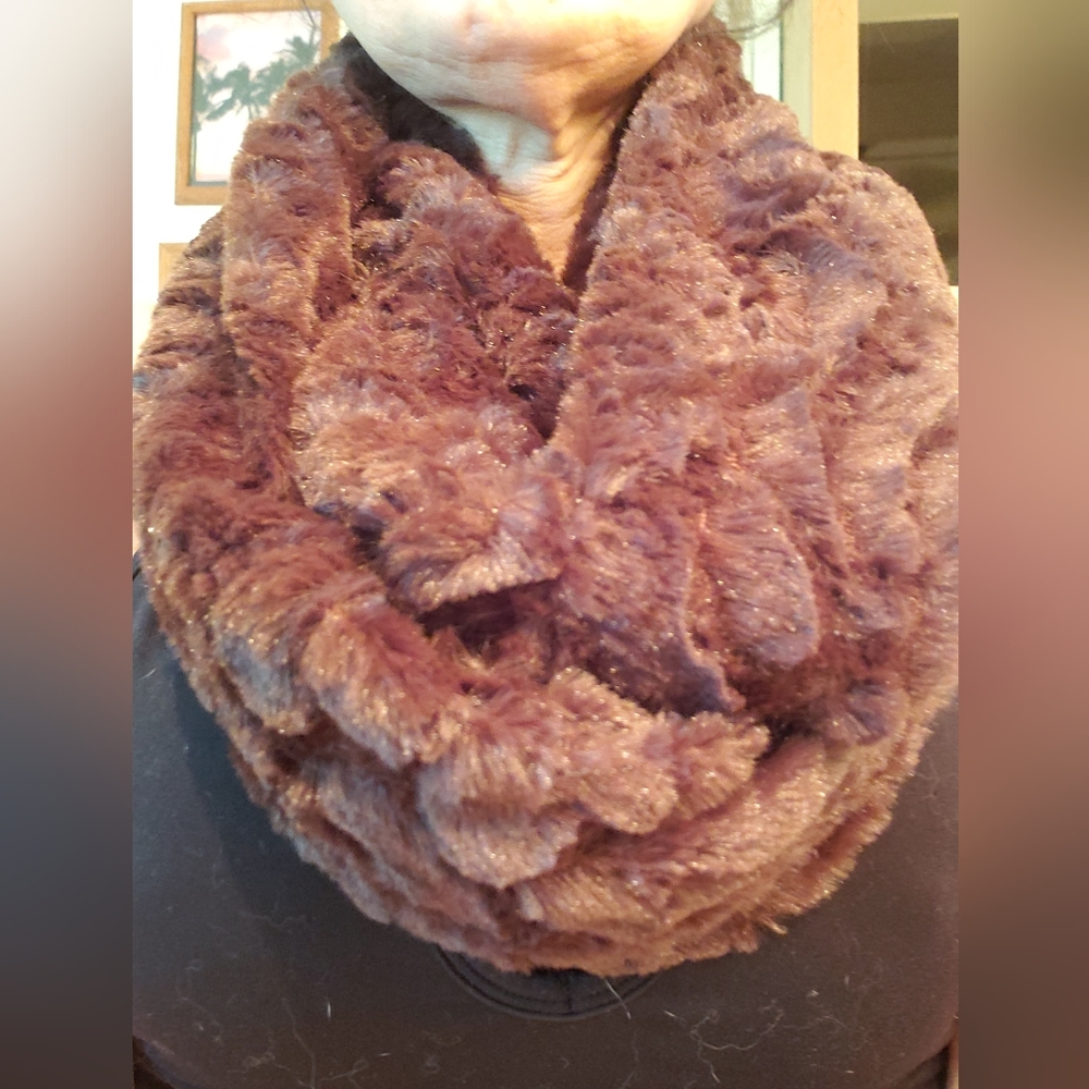 Beautiful dark brown, faux fur, infinity scarf. Great condition. Never worn.